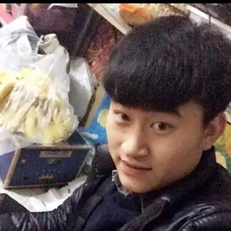 卖果男的头像